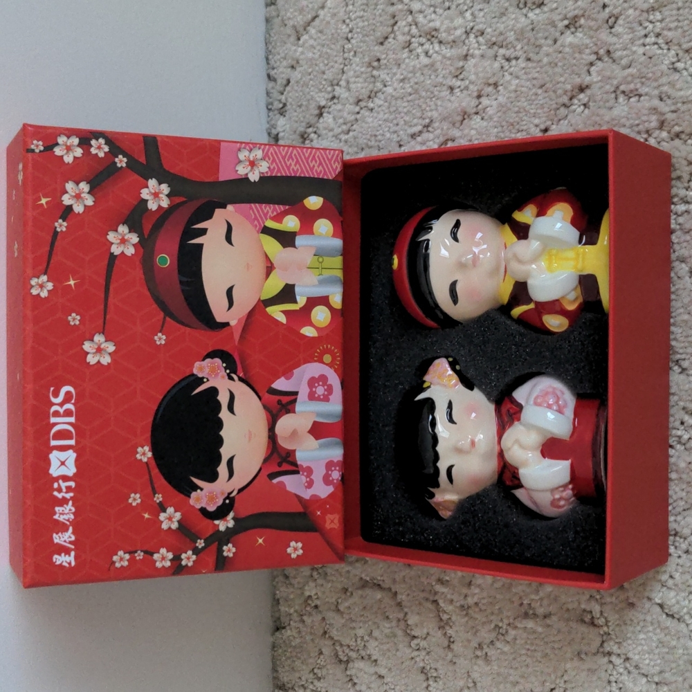 Salt & Pepper shaker set ~ Chinese dolls